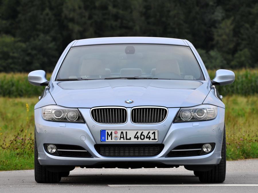 BMW 335i Sedan 2008 года  (фото 2 из 16)